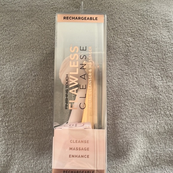 HP🎉Finishing Touch Flawless Cleanse Facial Cleanser Massager NIB - Picture 4 of 6